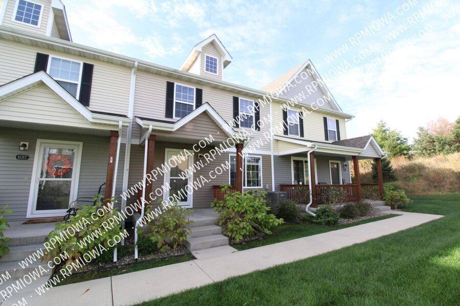Townhouse for rent at 633 Newport Place, Norwalk, IA 50211