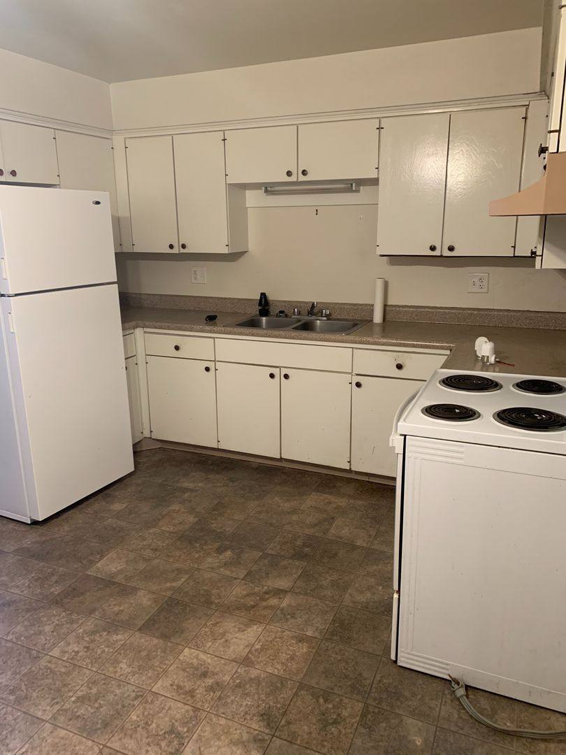 Apartment for rent at 323 E Harrison St, Belvidere, IL 61008