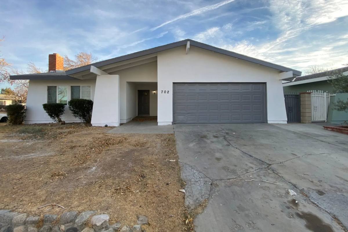 House for rent at 702 W Ave #H6, Lancaster, CA 93534