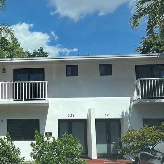 Townhouse for rent at 323 Menores Ave, Miami, FL 33134