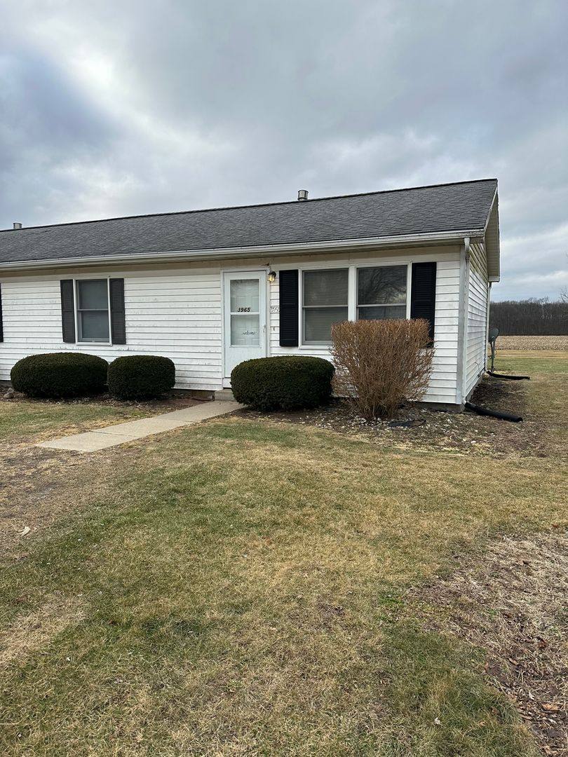 Apartment for rent at 3955 & 3965 N Meadow Ridge Dr, Warsaw, IN 46582