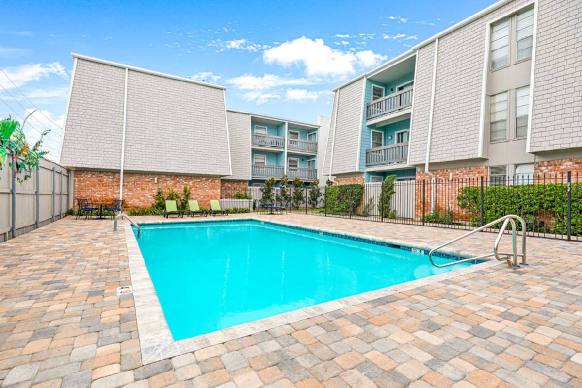 Apartment for rent at 4209 Division St, Metairie, LA 70002
