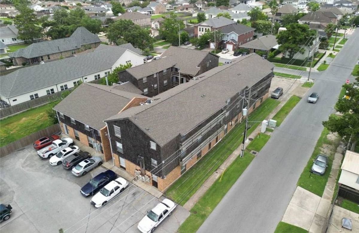 Apartment for rent at 312 Live Oak St, Metairie, LA 70005