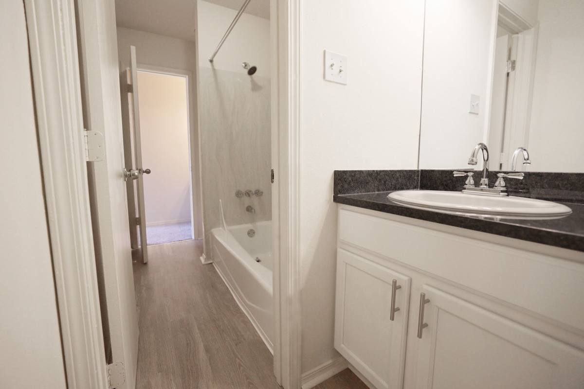 Apartment for rent at 1402 N Causeway Blvd, Mandeville, LA 70471