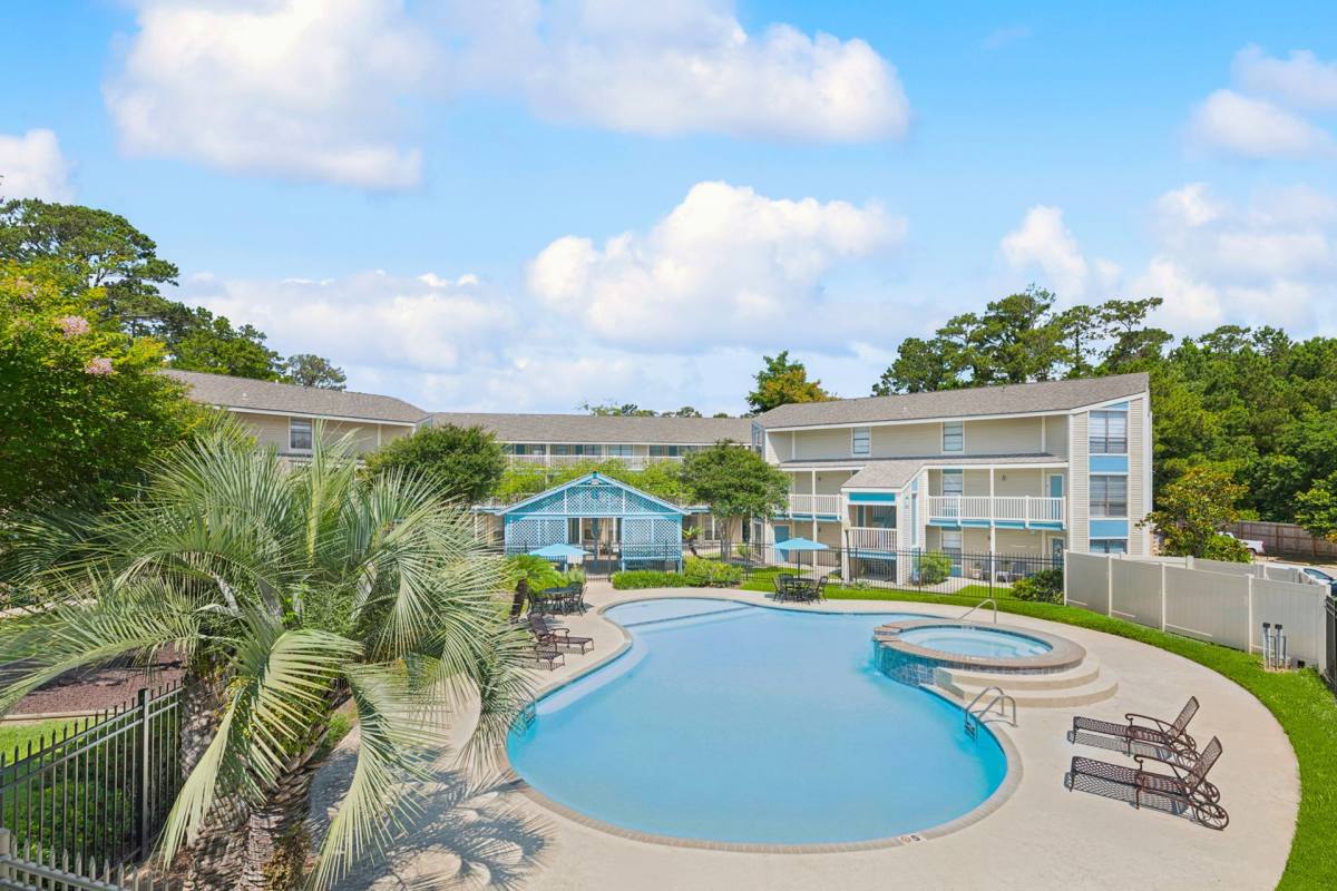 Apartment for rent at 1402 N Causeway Blvd, Mandeville, LA 70471