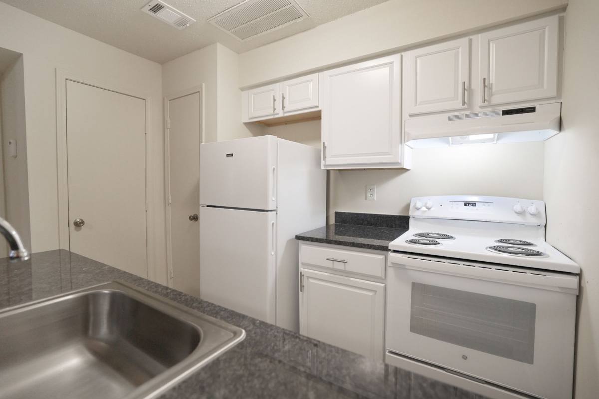 Apartment for rent at 1402 N Causeway Blvd, Mandeville, LA 70471
