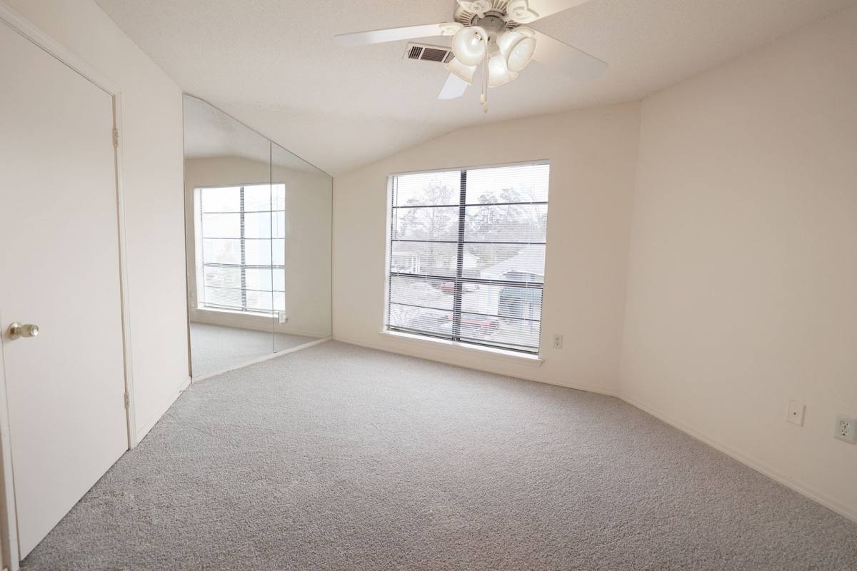 Apartment for rent at 1402 N Causeway Blvd, Mandeville, LA 70471