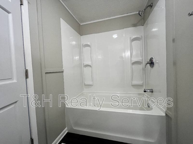House for rent at 520 Ellenhurst Dr, Anderson, IN 46012