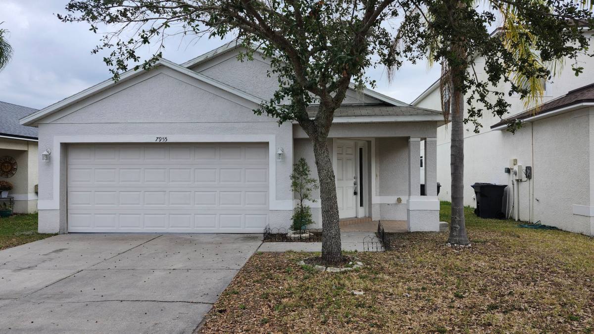 House for rent at 7955 Carriage Pointe Dr, Gibsonton, FL 33534