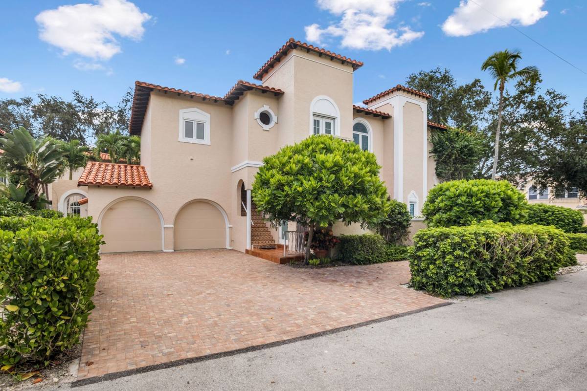 Condo for rent at 350 3rd Ave S, Naples, FL 34102