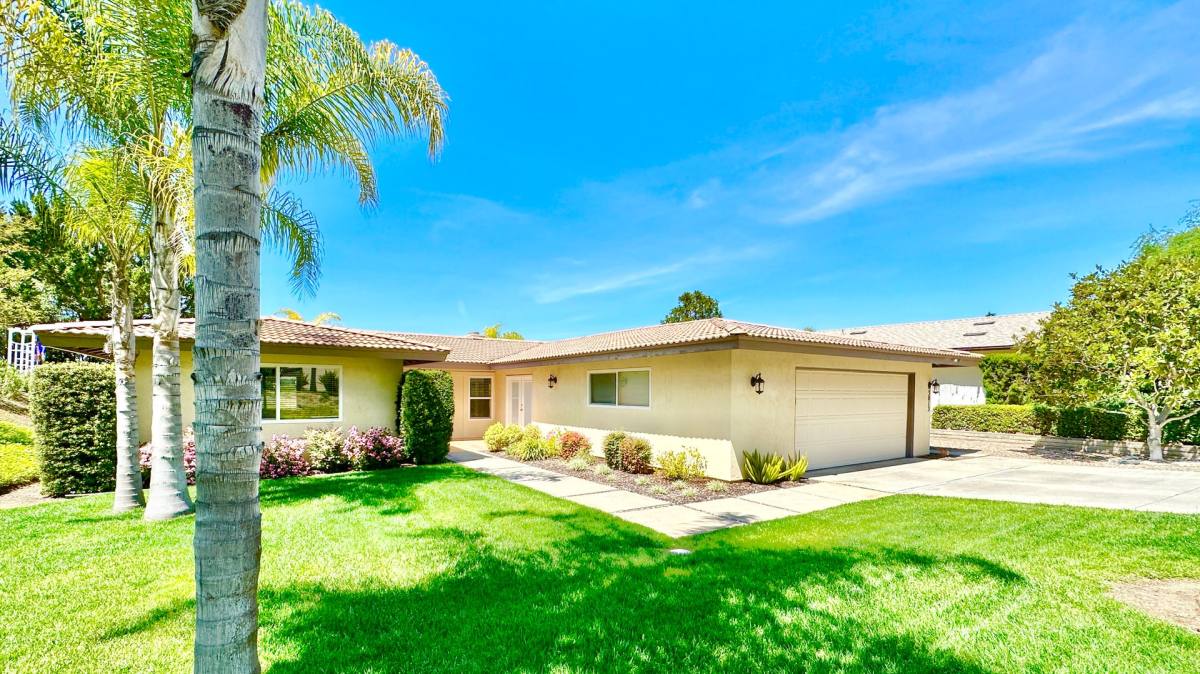 House for rent at 3013 Lakemont Dr, Fallbrook, CA 92028