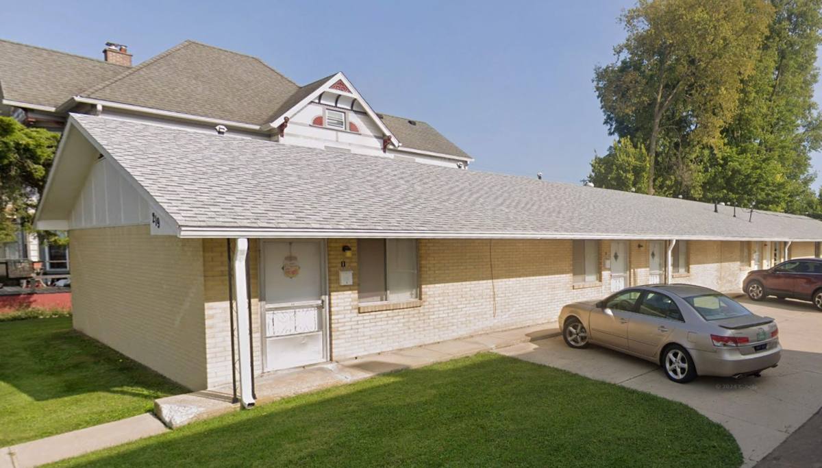 Apartment for rent at 219 W Hendricks St, Shelbyville, IN 46176