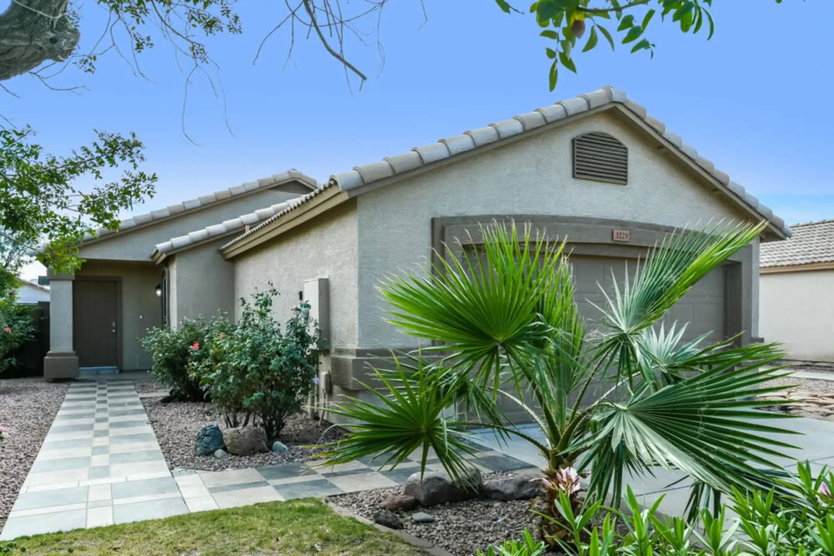 House for rent at 3229 W Abraham Lane, Phoenix, AZ 85027