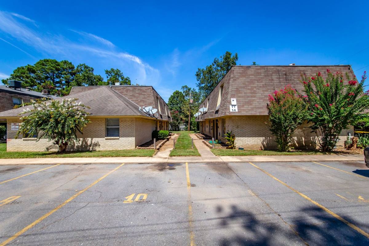 Apartment for rent at 412 3rd St E, Lonoke, AR 72086