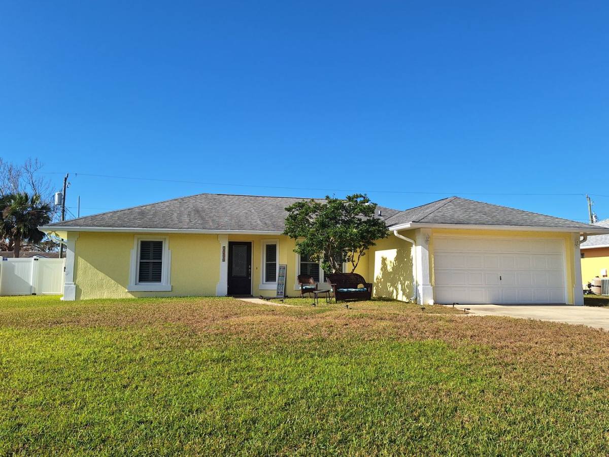 House for rent at 3208 Royal Palm Dr, Edgewater, FL 32141