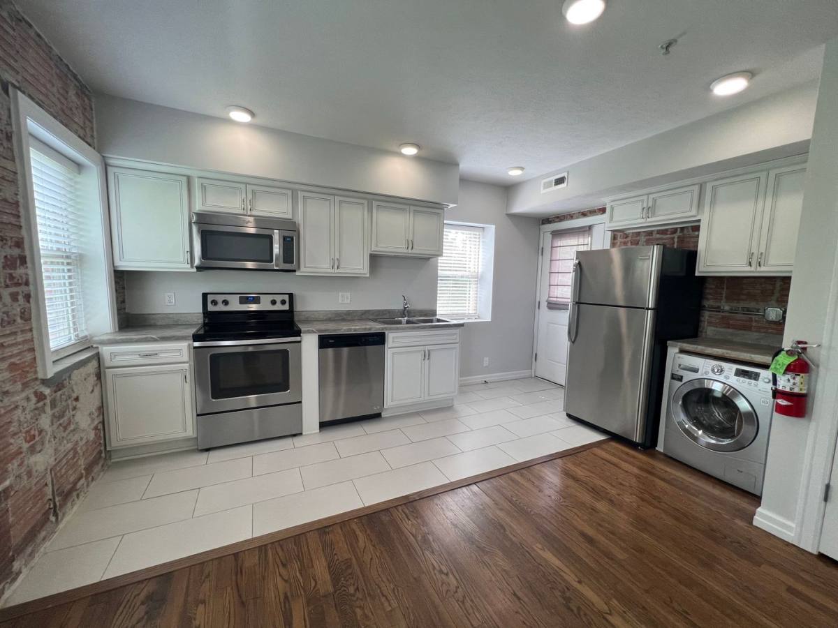 Apartment for rent at 528 S 29th St, Omaha, NE 68105
