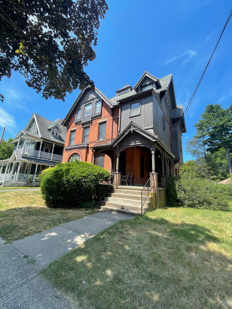 Apartment for rent at 624 Orange St, New Haven, CT 06511