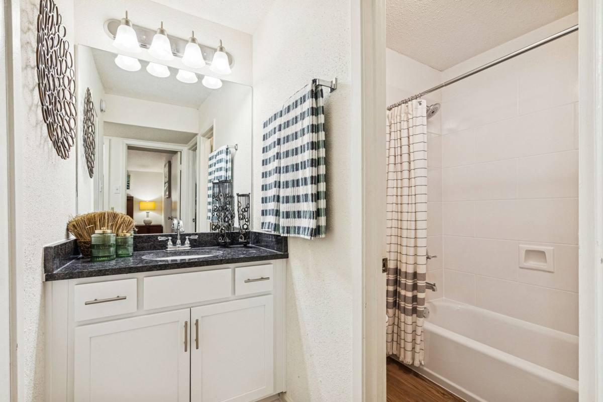 Apartment for rent at 3901 N-I10 Service Rd, Metairie, LA 70002