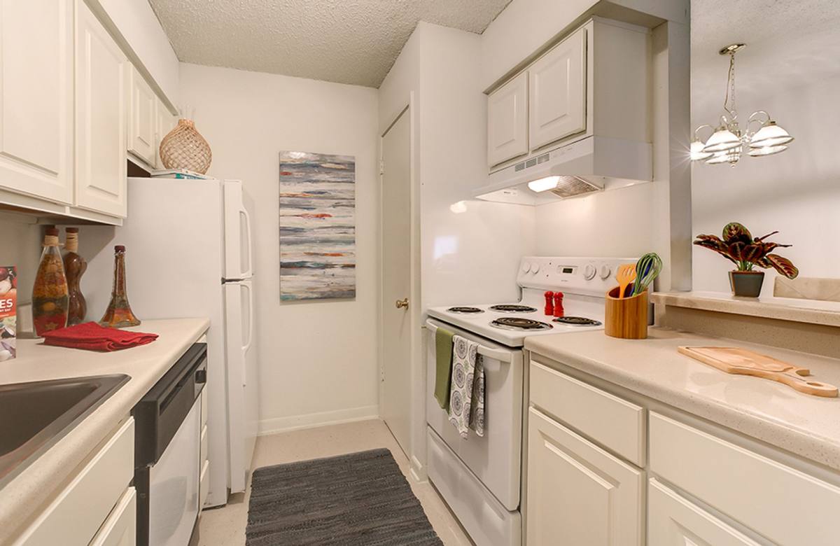 Apartment for rent at 3912 S I-10 Service Rd, Metairie, LA 70001