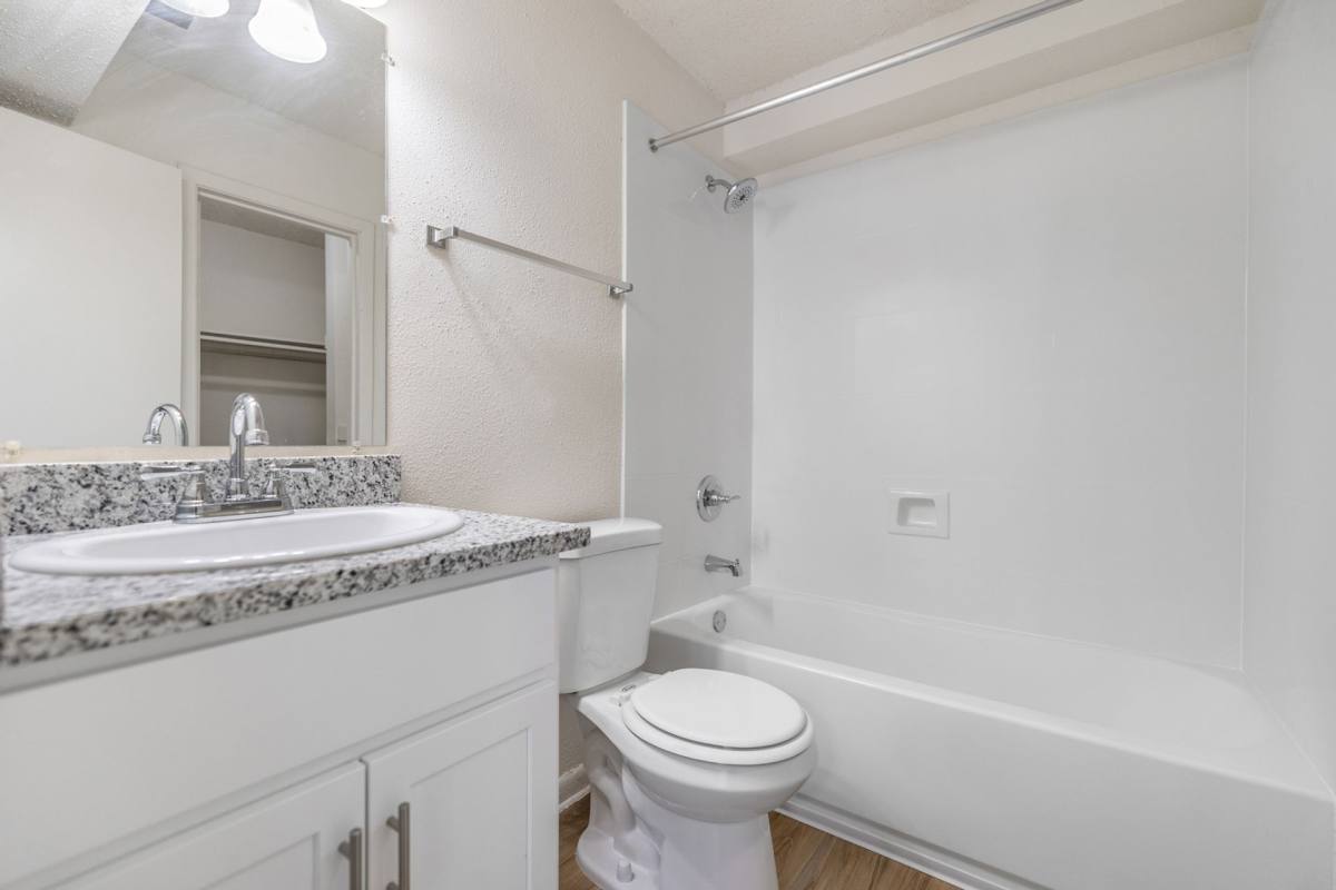 Apartment for rent at 1441 Lake Ave, Metairie, LA 70005