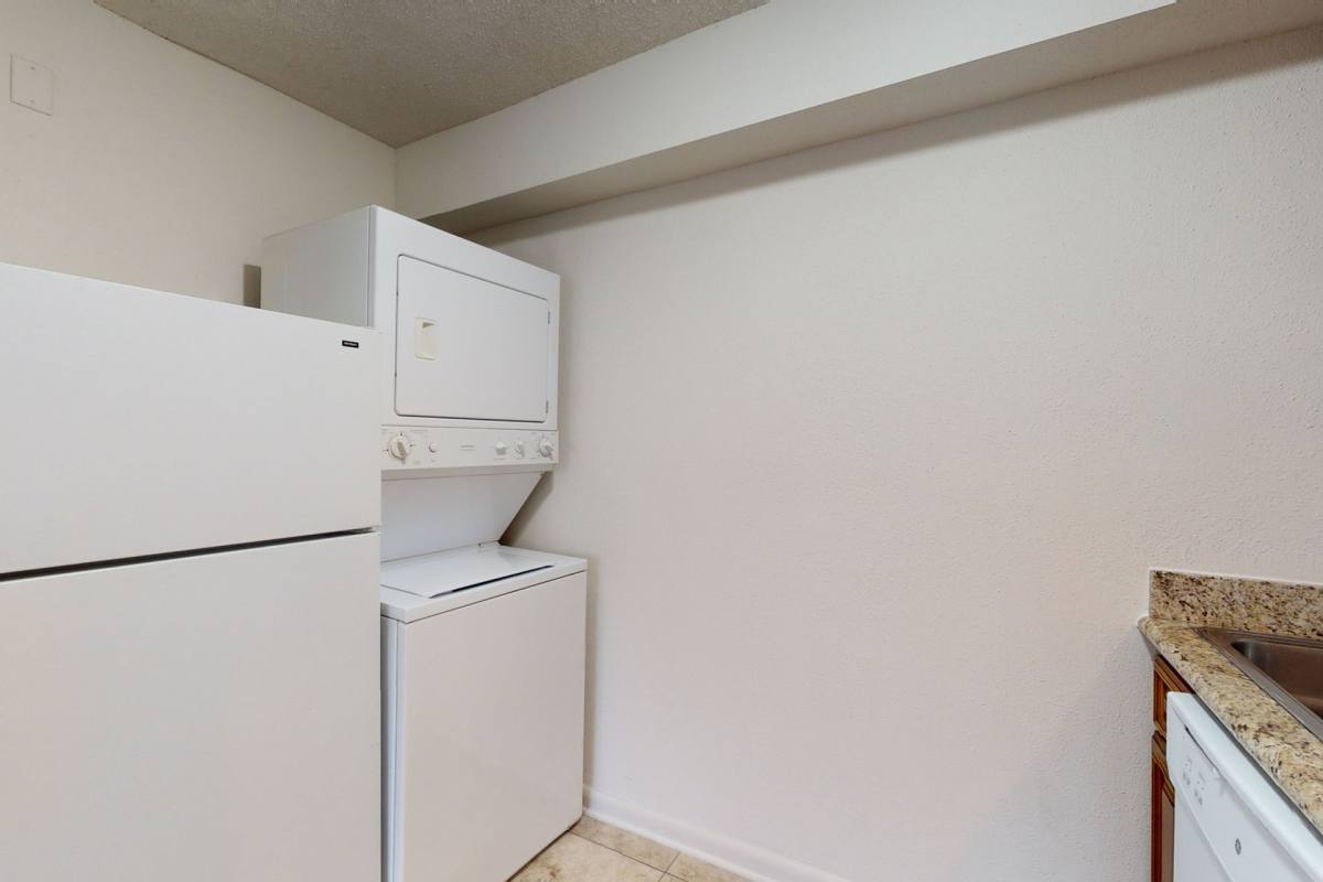 Apartment for rent at 1441 Lake Ave, Metairie, LA 70005