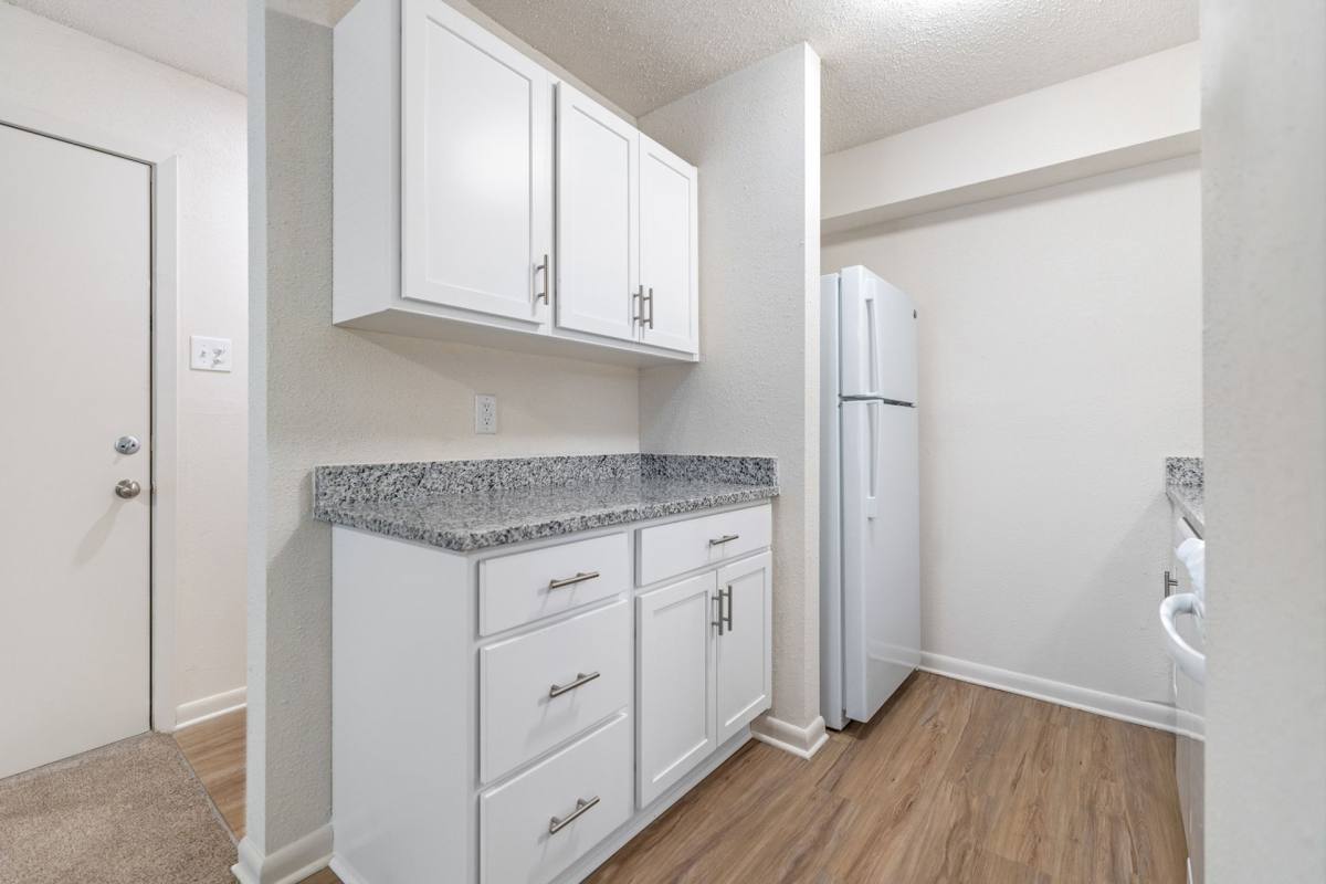 Apartment for rent at 1441 Lake Ave, Metairie, LA 70005