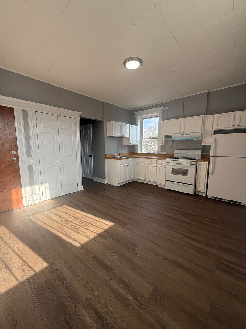 Apartment for rent at 85 Bay & 87 St, Montclair, NJ 07042