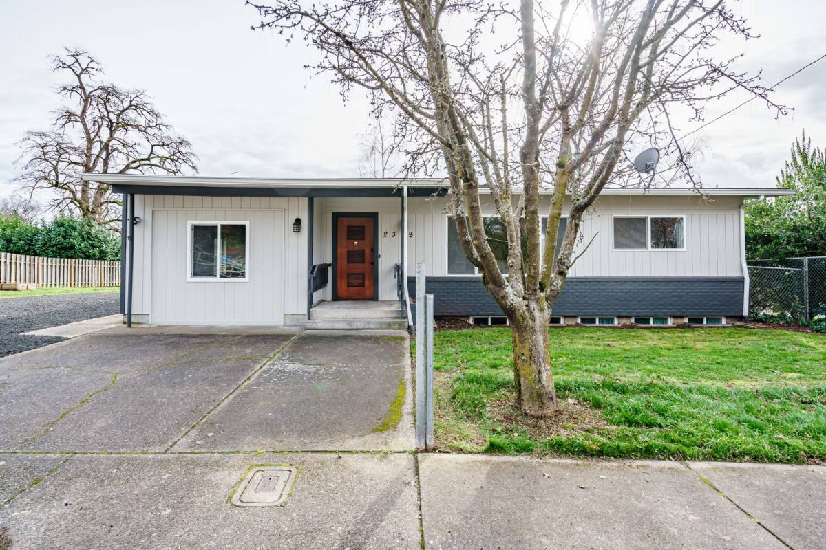 Apartment for rent at 2319 E McLoughlin Blvd, Vancouver, WA 98661