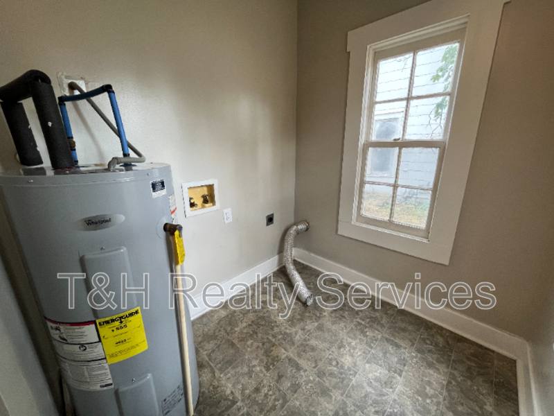 House for rent at 1521 W 4th St, Anderson, IN 46016