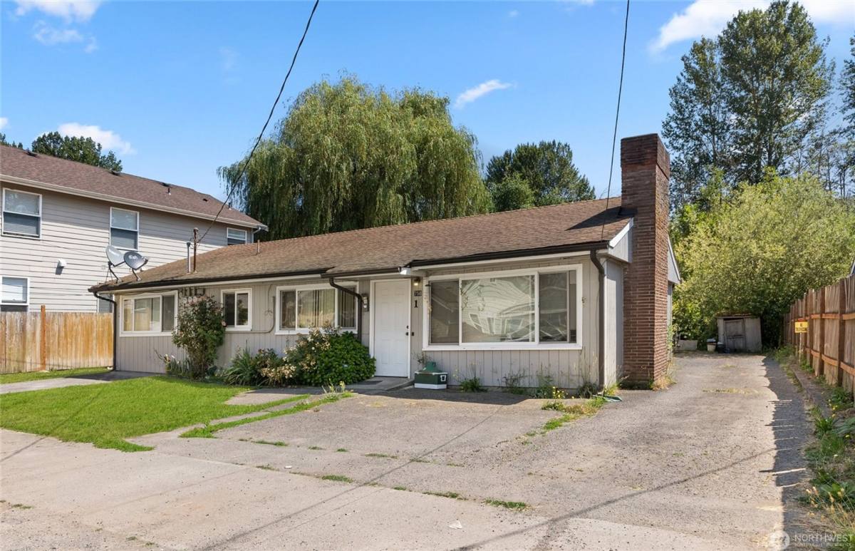 Apartment for rent at 758 N Woodford Ave, Kent, WA 98031