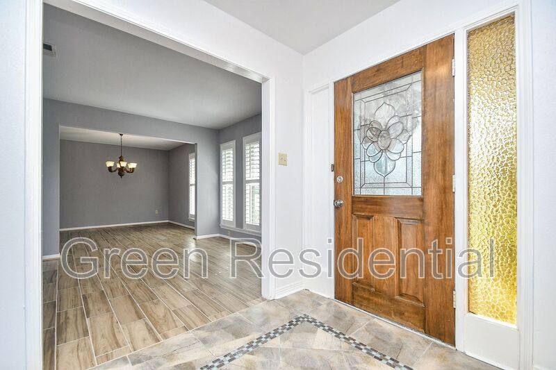 House for rent at 950 W Donovan St, Houston, TX 77091