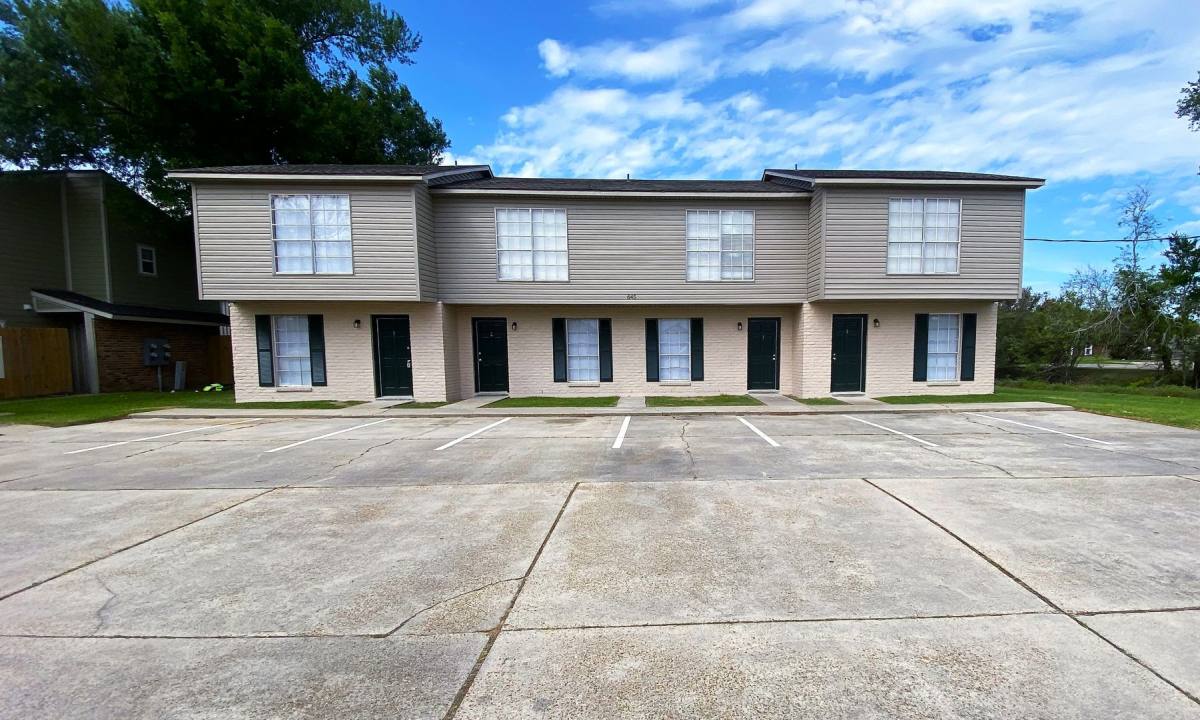 Apartment for rent at 645 Esplanade St, Lake Charles, LA 70607