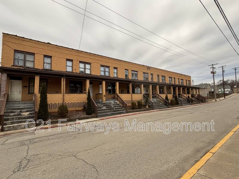 Townhouse for rent at 121-137 Morgan St, Brackenridge, PA 15014