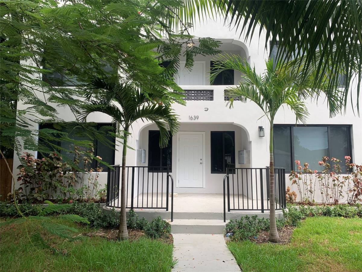 Apartment for rent at 1639 Madison St, Hollywood, FL 33020