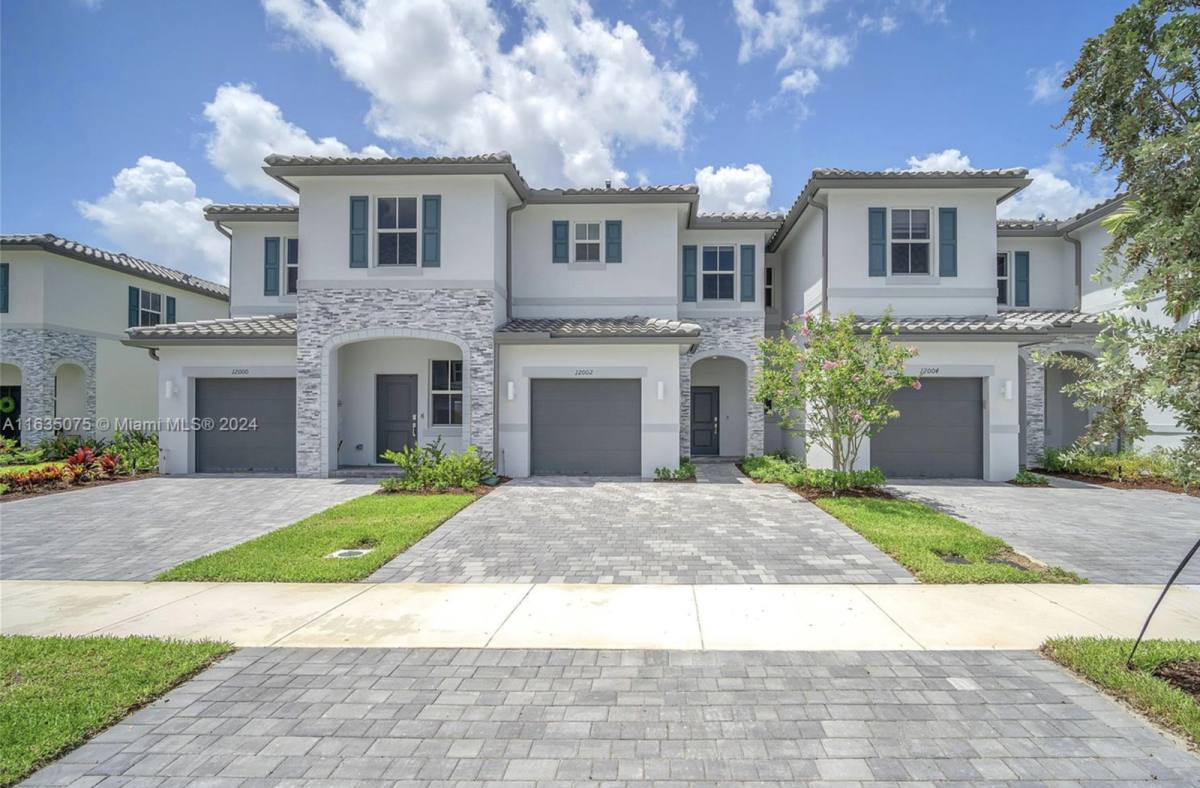 Townhouse for rent at 12002 NW 47th Manor, Pompano Beach, FL 33076