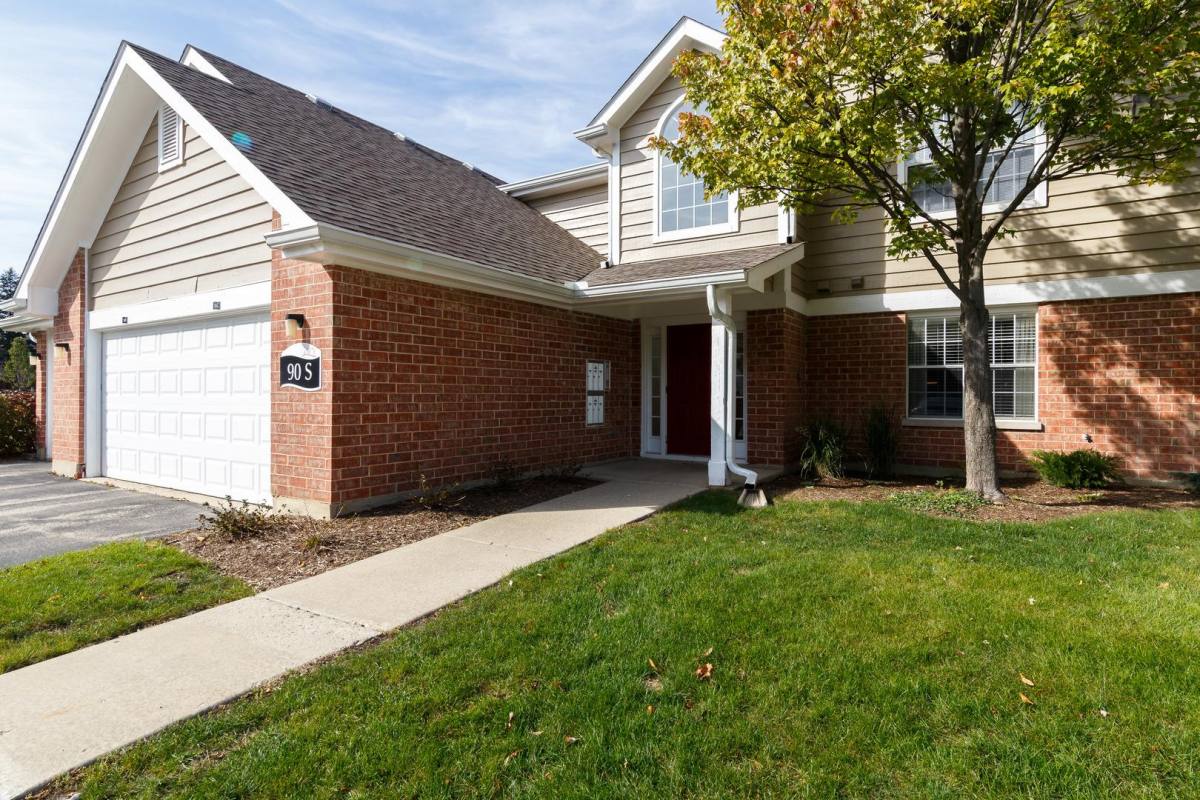 Apartment for rent at 1681 E Green Briar Dr #3827, Schaumburg, IL 60173