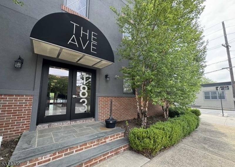Townhouse for rent at Hackensack, 183 Garibaldi Ave #3, Lodi, NJ 07644