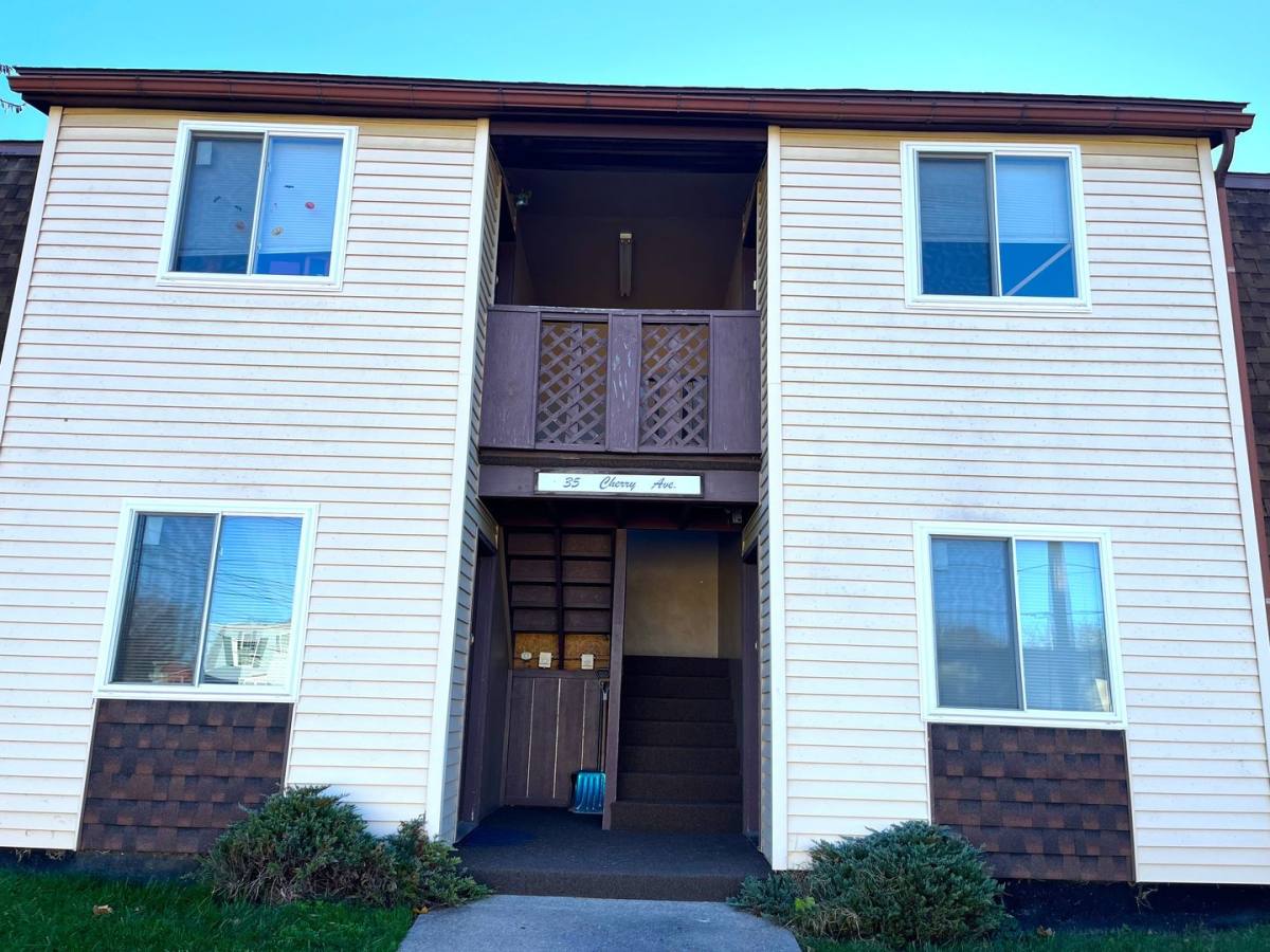 Apartment for rent at 35 Cherry Ave, Chambersburg, PA 17202