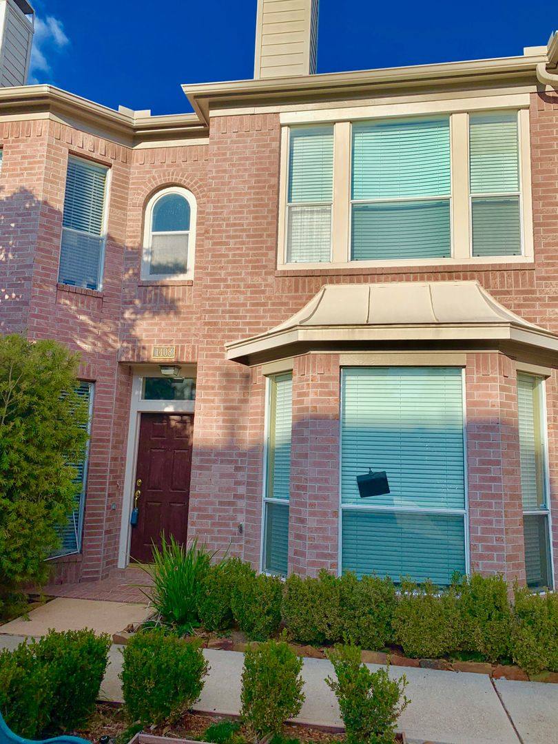 Townhouse for rent at 1408 Tuam St, Houston, TX 77004
