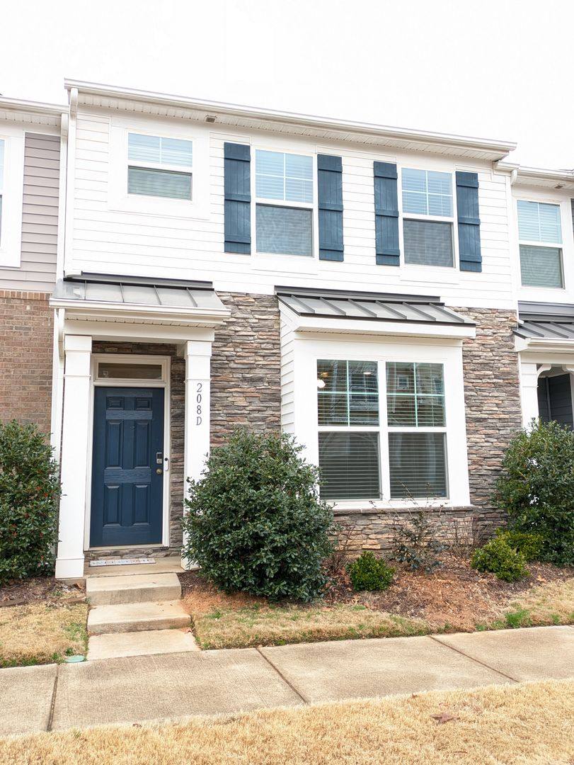 Townhouse for rent at 208 Waterlynn Ridge Dr, Mooresville, NC 28117
