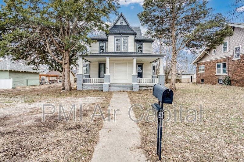 Apartment for rent at 911 W Central Ave #1, El Dorado, KS 67042