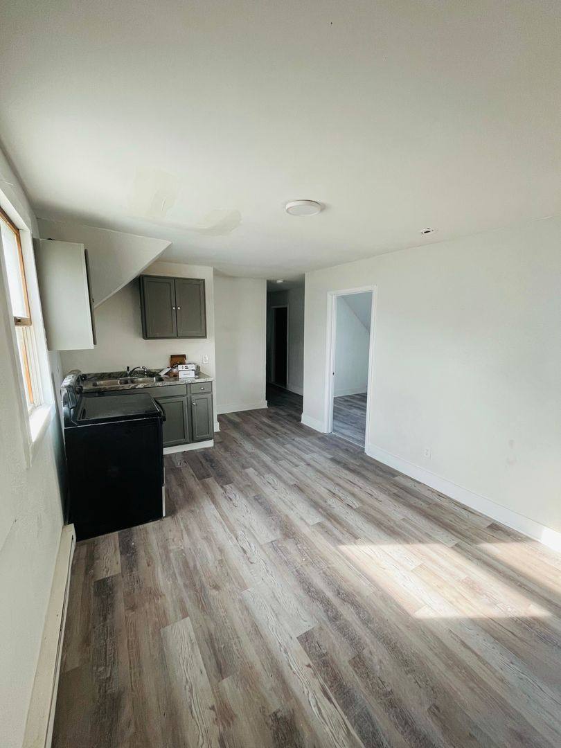 Apartment for rent at 578 Crane St, Schenectady, NY 12308