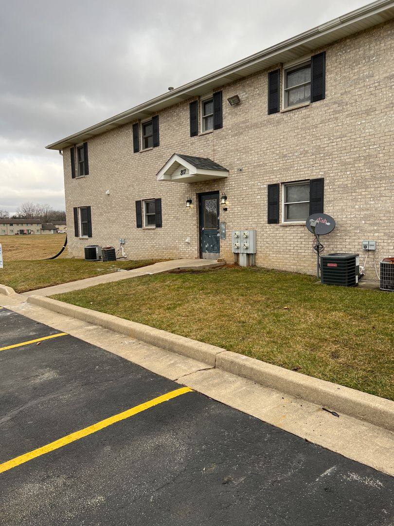 Apartment for rent at 815 Becky Court, Belvidere, IL 61008