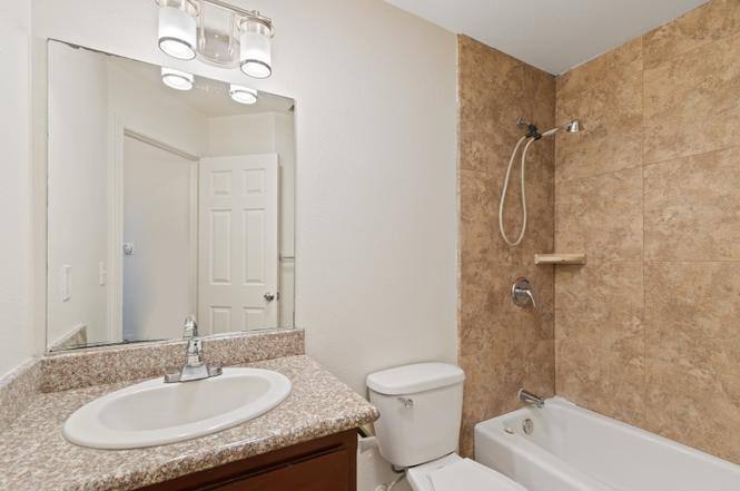 Apartment for rent at 2330 E Ashlan Ave, Fresno, CA 93726