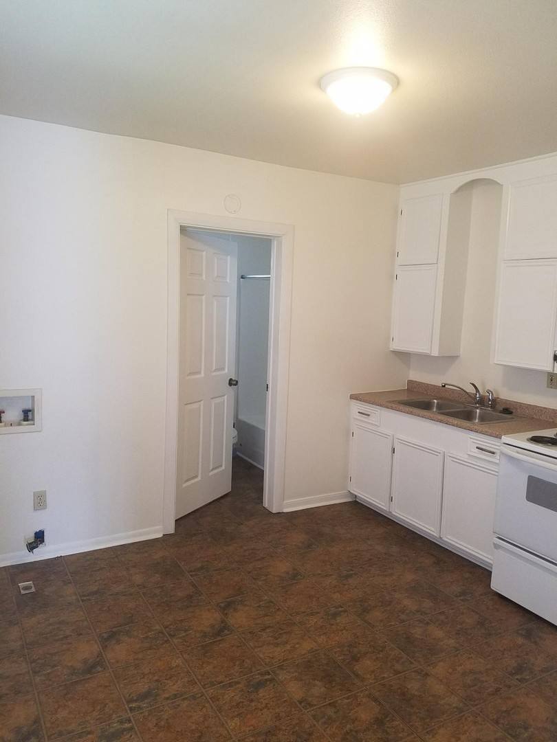 Apartment for rent at 2606 Ave L, Galveston, TX 77550