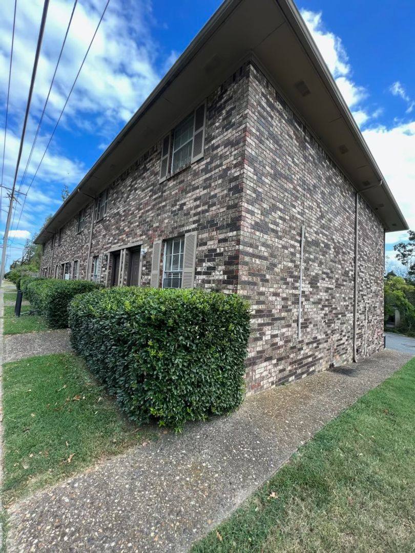 Apartment for rent at 3825 W Markham St, Little Rock, AR 72205