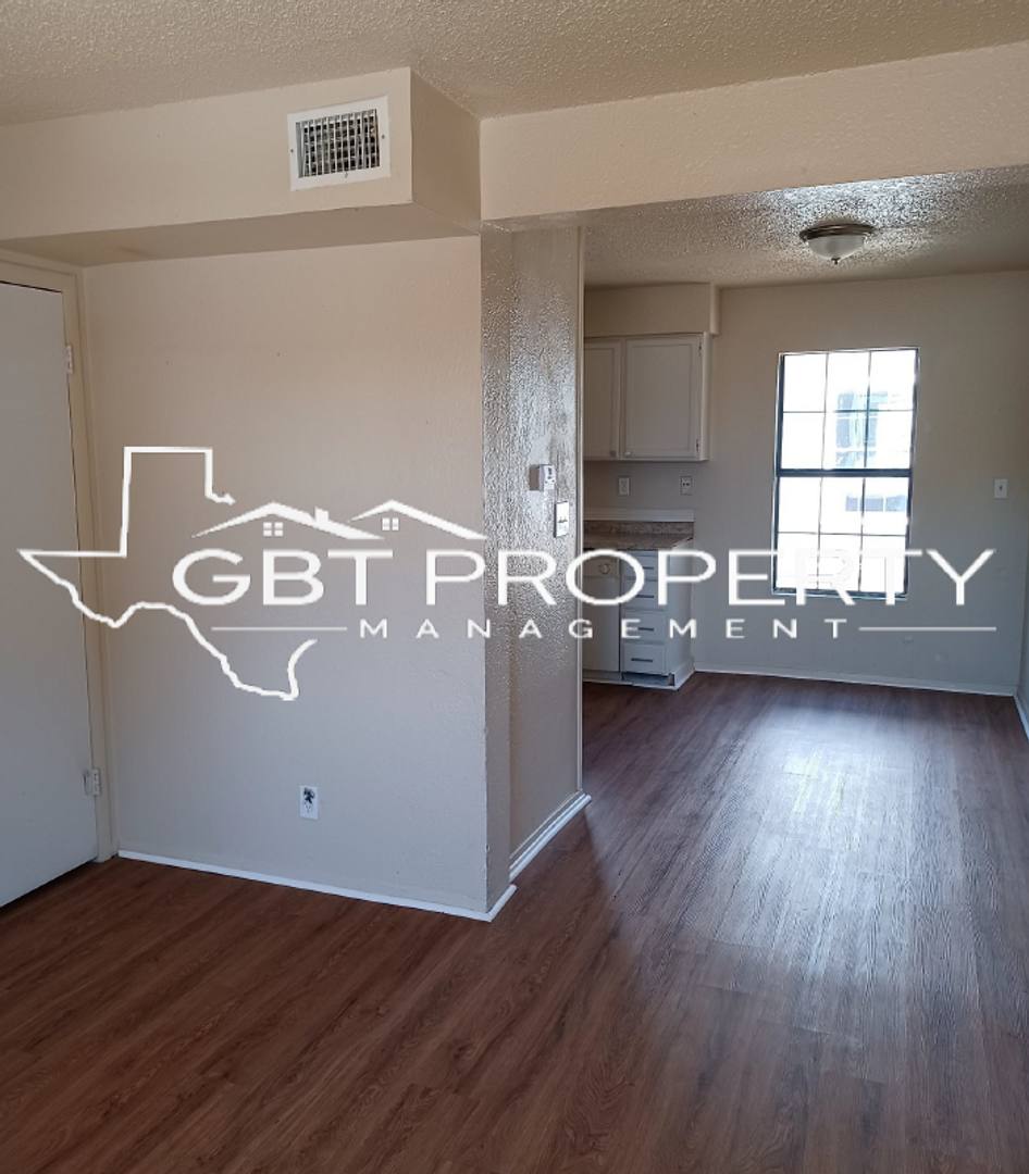 Apartment for rent at 208 N Church St, Hillsboro, TX 76645