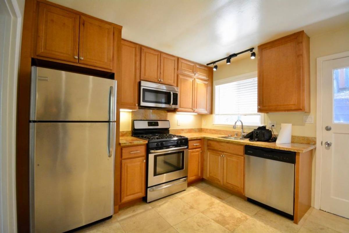 Apartment for rent at 10 Ash Ave #D, San Anselmo, CA 94960