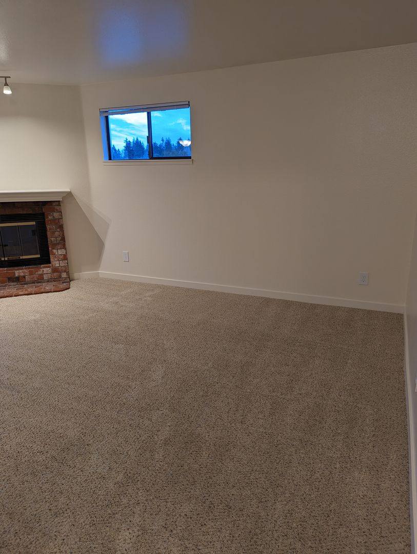 Apartment for rent at 13341 15th Ave NE, Seattle, WA 98125