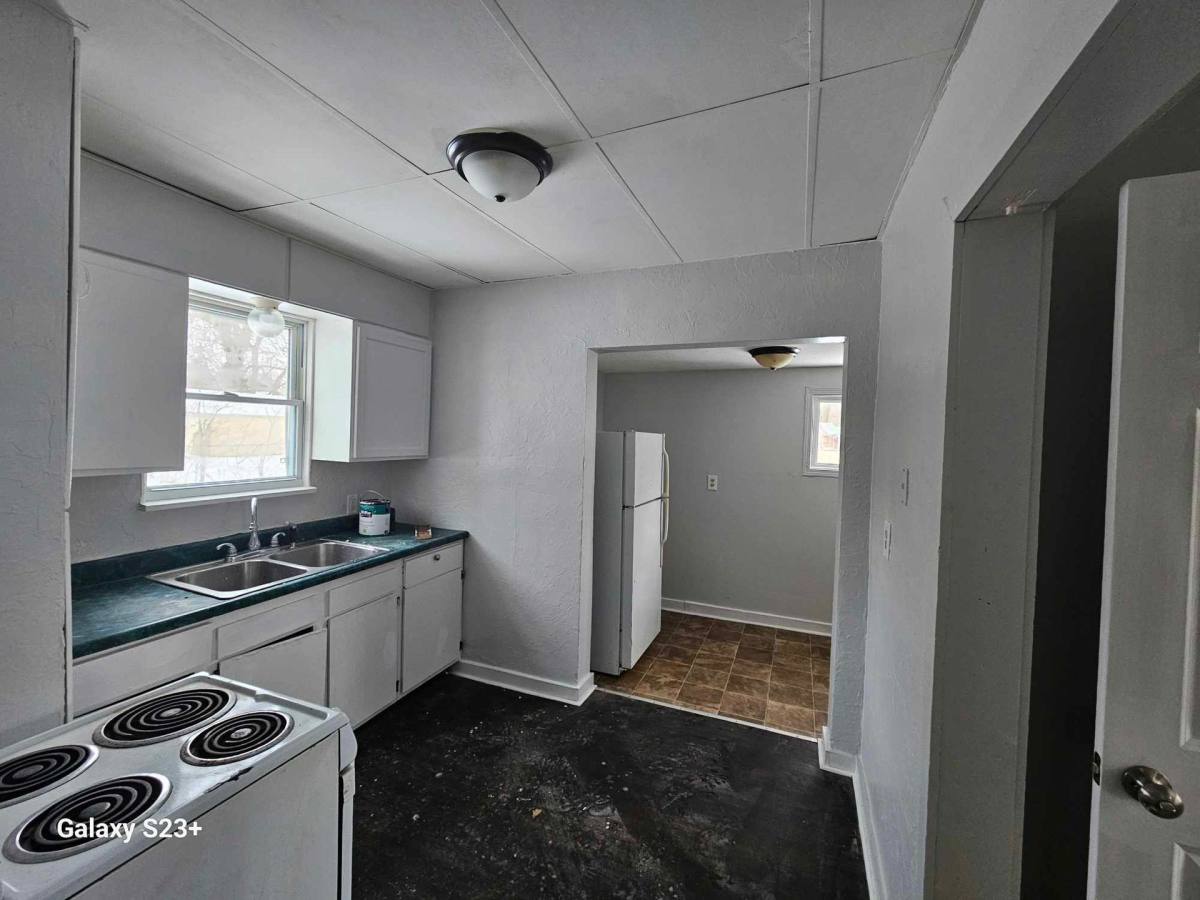 Apartment for rent at 669 Inman St, Akron, OH 44306